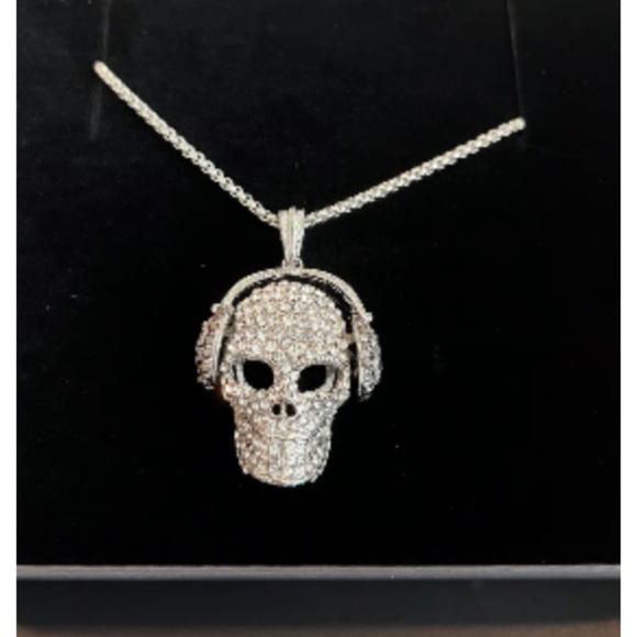 hey Mr. DJ, new condition, skull necklace Natasha couture with💀 headphones - Picture 6 of 8